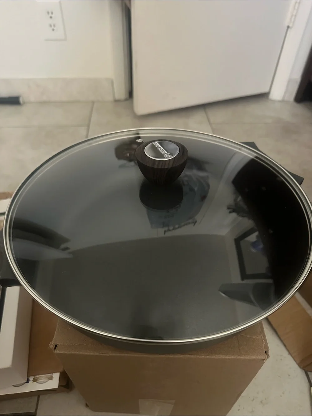 Source Unknown Black Nonstick Skillet with Glass Lid and Wood-Style Knob